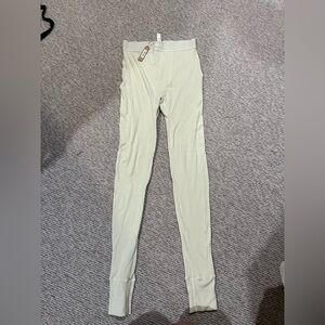 NWT - SKIMS bone thermal leggings